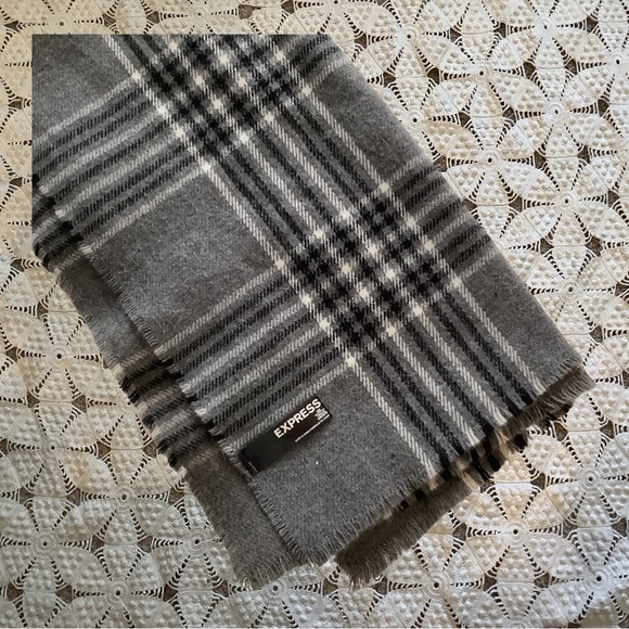 Express 100% Acrylic Gray Scarf - Picture 2 of 3